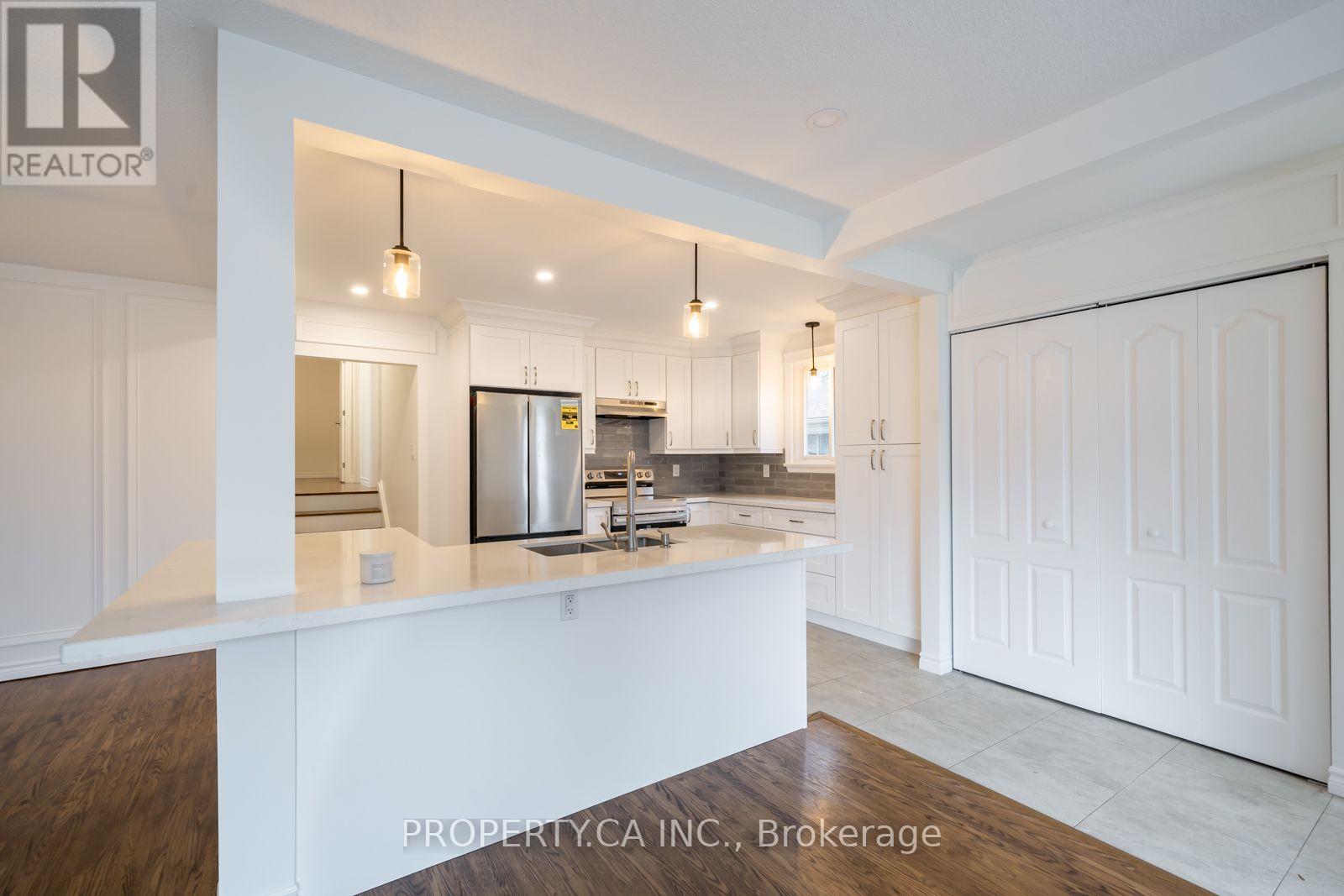 24 Thorncrest Road, Barrie (Allandale Heights), Ontario  L4N 3P9 - Photo 6 - S13703506