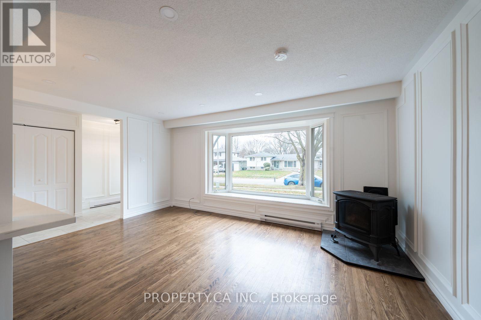 24 Thorncrest Road, Barrie (Allandale Heights), Ontario  L4N 3P9 - Photo 7 - S13703506