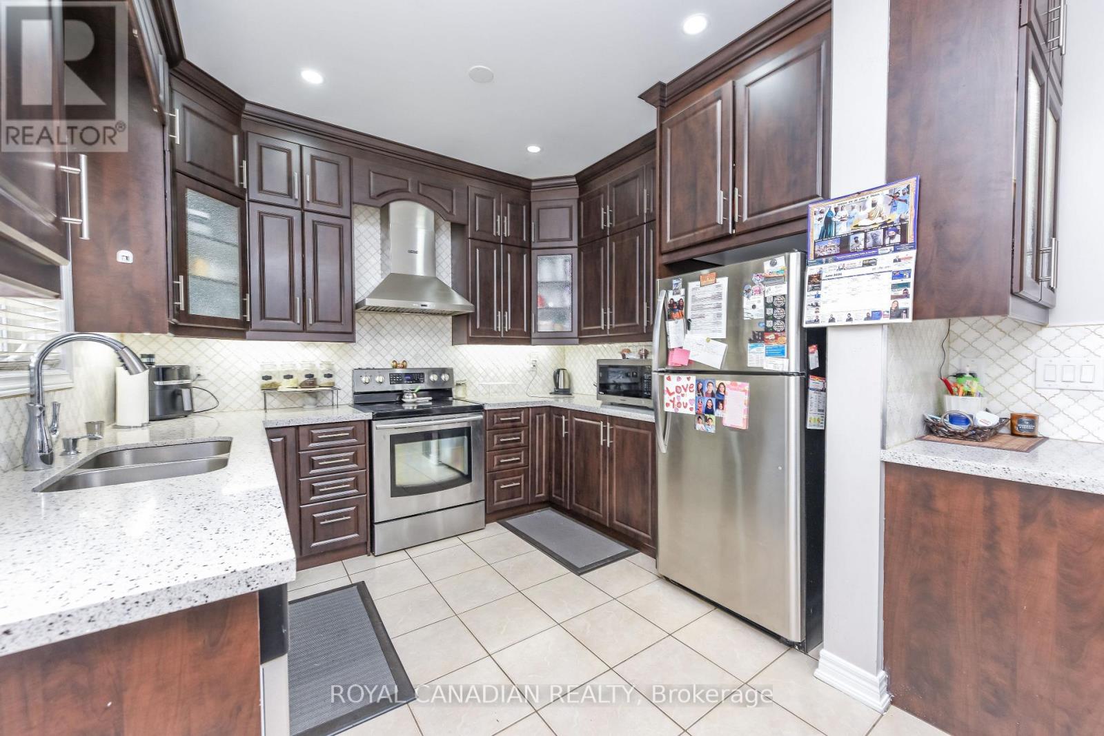 29 Dewside Drive, Brampton, Ontario  L6R 3B7 - Photo 13 - W13703488