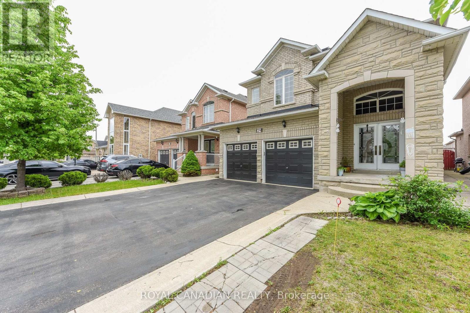 29 Dewside Drive, Brampton, Ontario  L6R 3B7 - Photo 2 - W13703488
