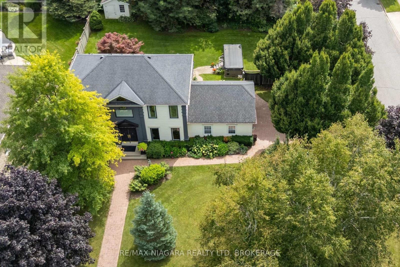 8056 Cathedral Drive, Niagara Falls (Mt. Carmel), Ontario L2H 2Z2 - Photo 1 - X13703606