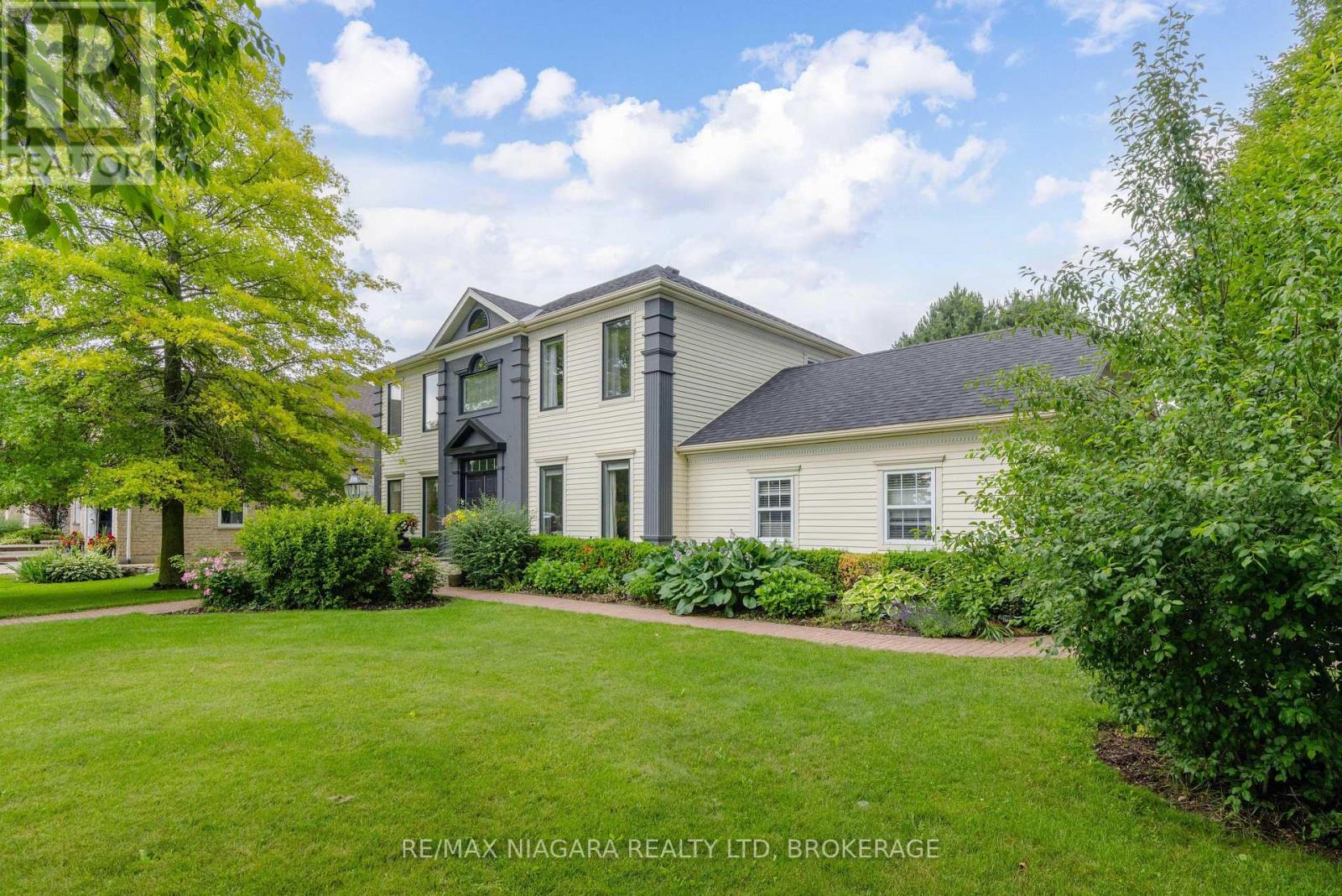 8056 Cathedral Drive, Niagara Falls (Mt. Carmel), Ontario L2H 2Z2 - Photo 2 - X13703606