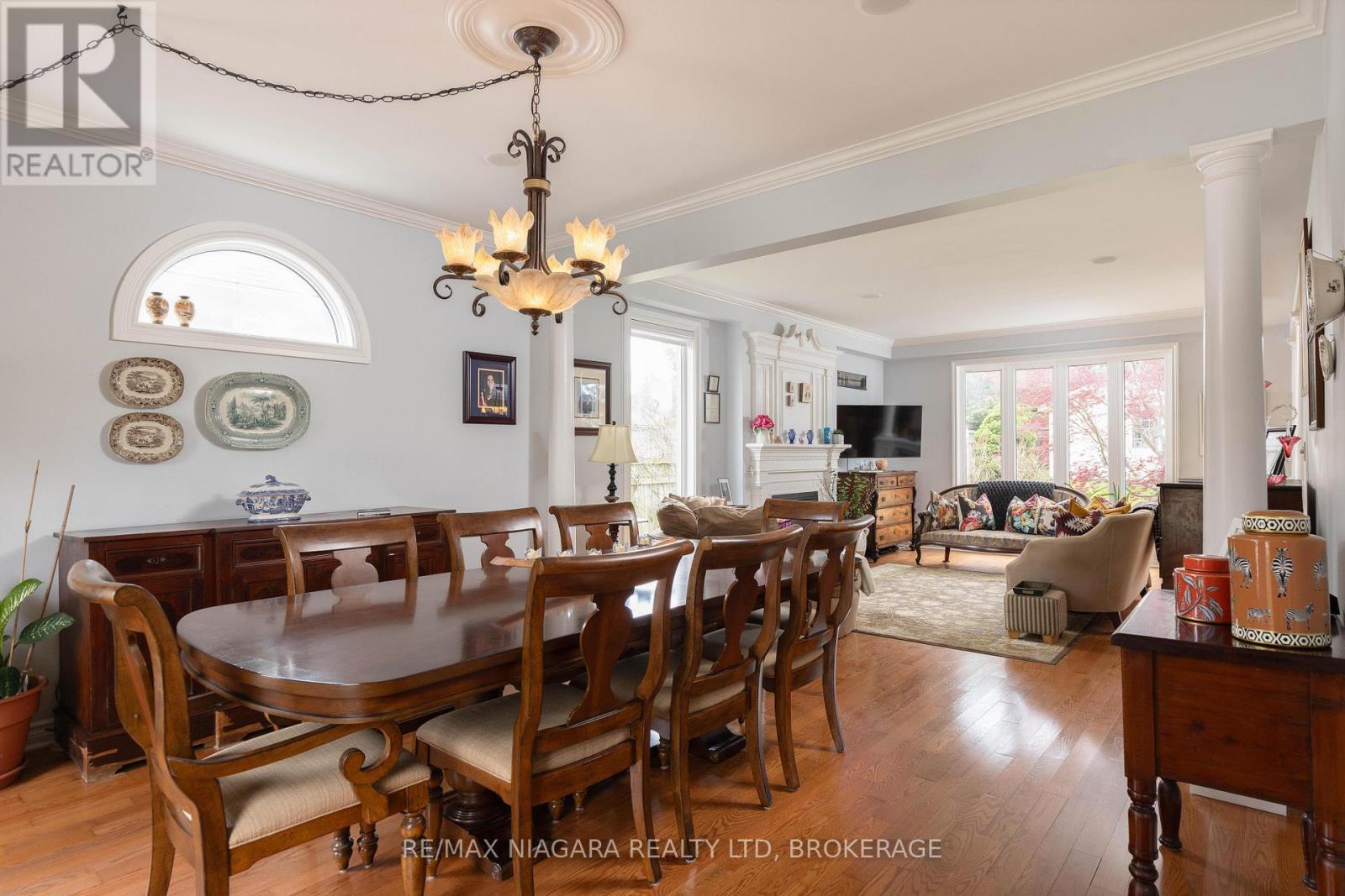 8056 Cathedral Drive, Niagara Falls (Mt. Carmel), Ontario L2H 2Z2 - Photo 8 - X13703606