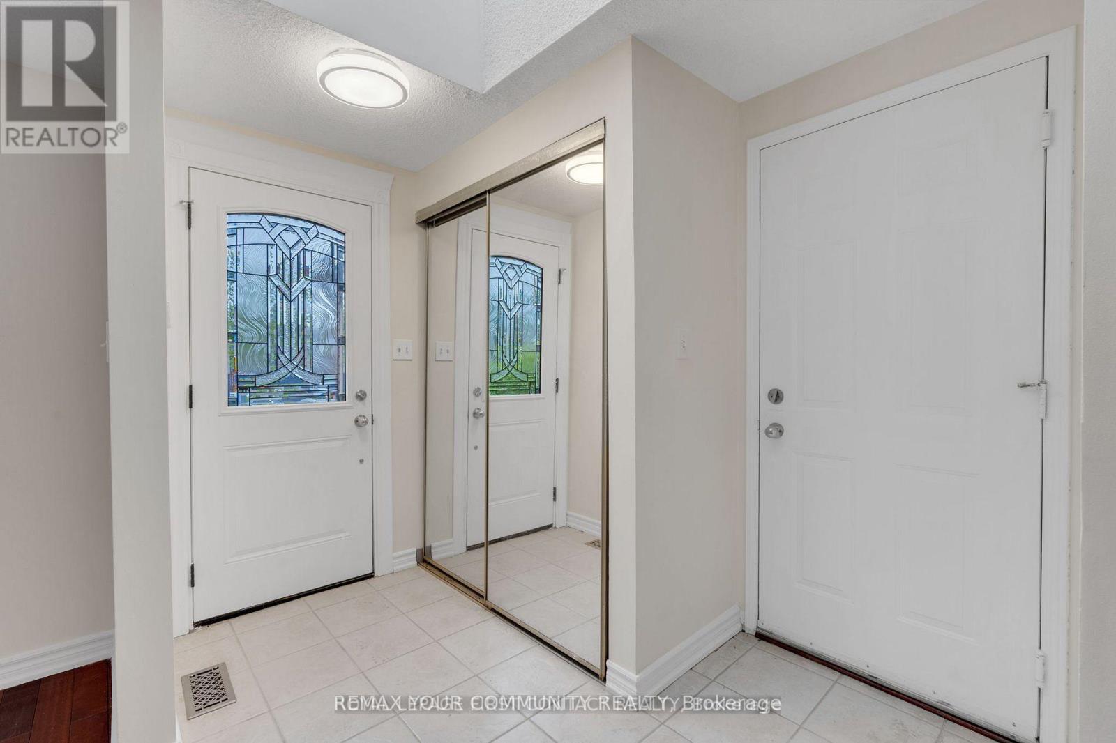 (Main) - 16 Waddington Crescent, Barrie (Holly), Ontario  L4N 8C8 - Photo 5 - S13703390