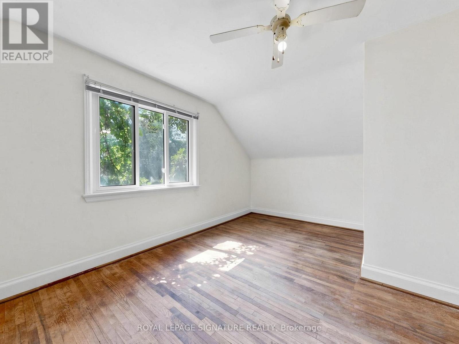18 Dunraven Drive, Toronto, Ontario  M6M 1H1 - Photo 13 - W13599898