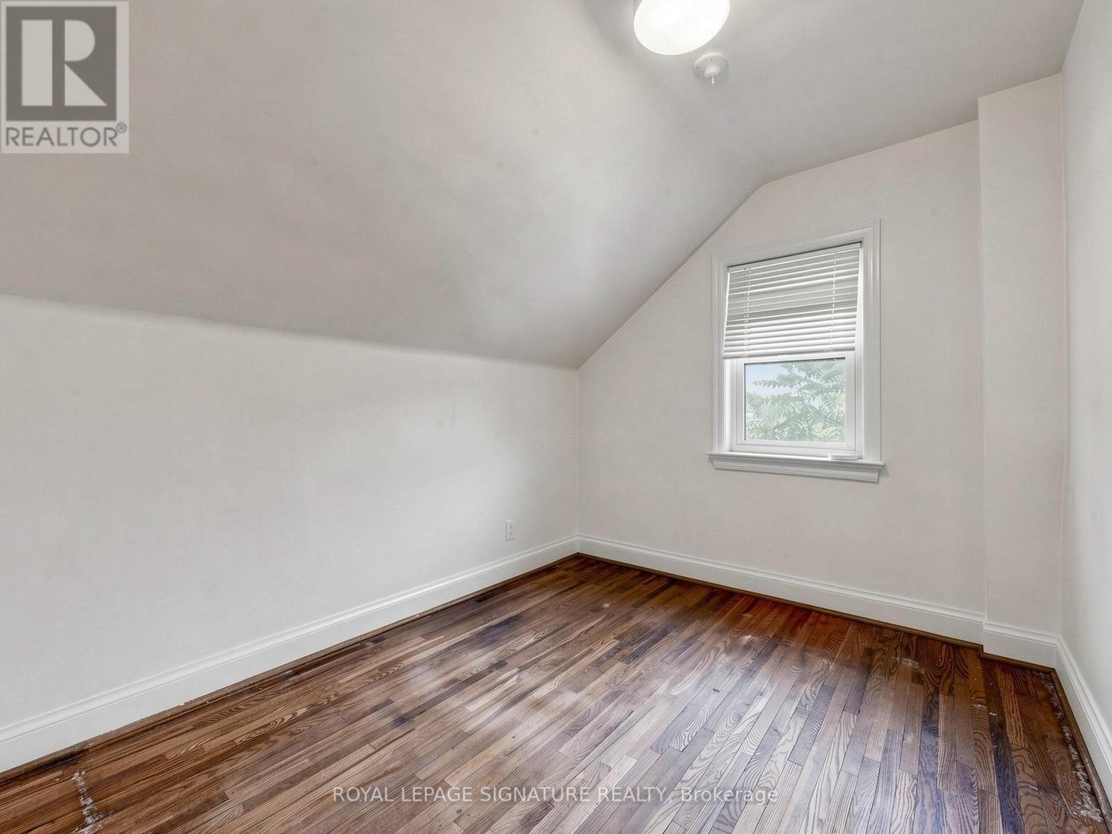 18 Dunraven Drive, Toronto, Ontario  M6M 1H1 - Photo 15 - W13599898