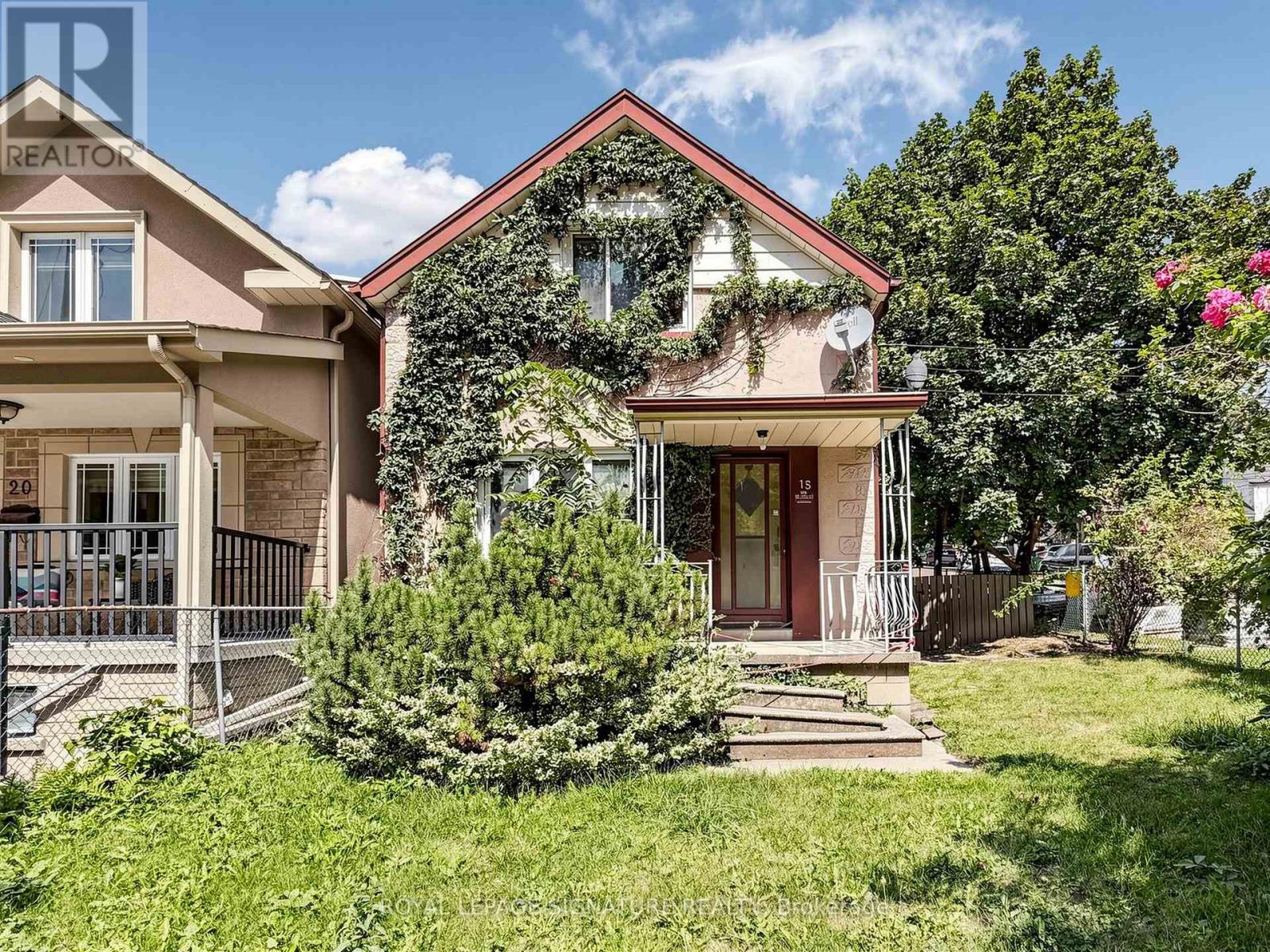 18 DUNRAVEN DRIVE, Toronto, Ontario