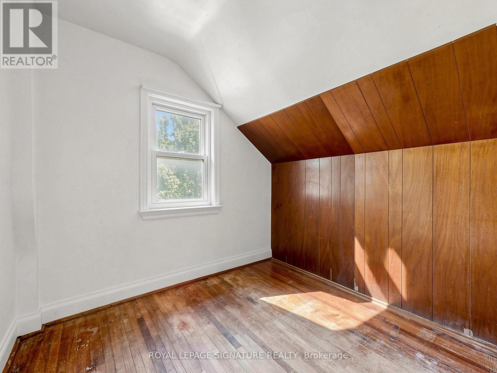 18 Dunraven Drive, Toronto, Ontario  M6M 1H1 - Photo 17 - W13599898