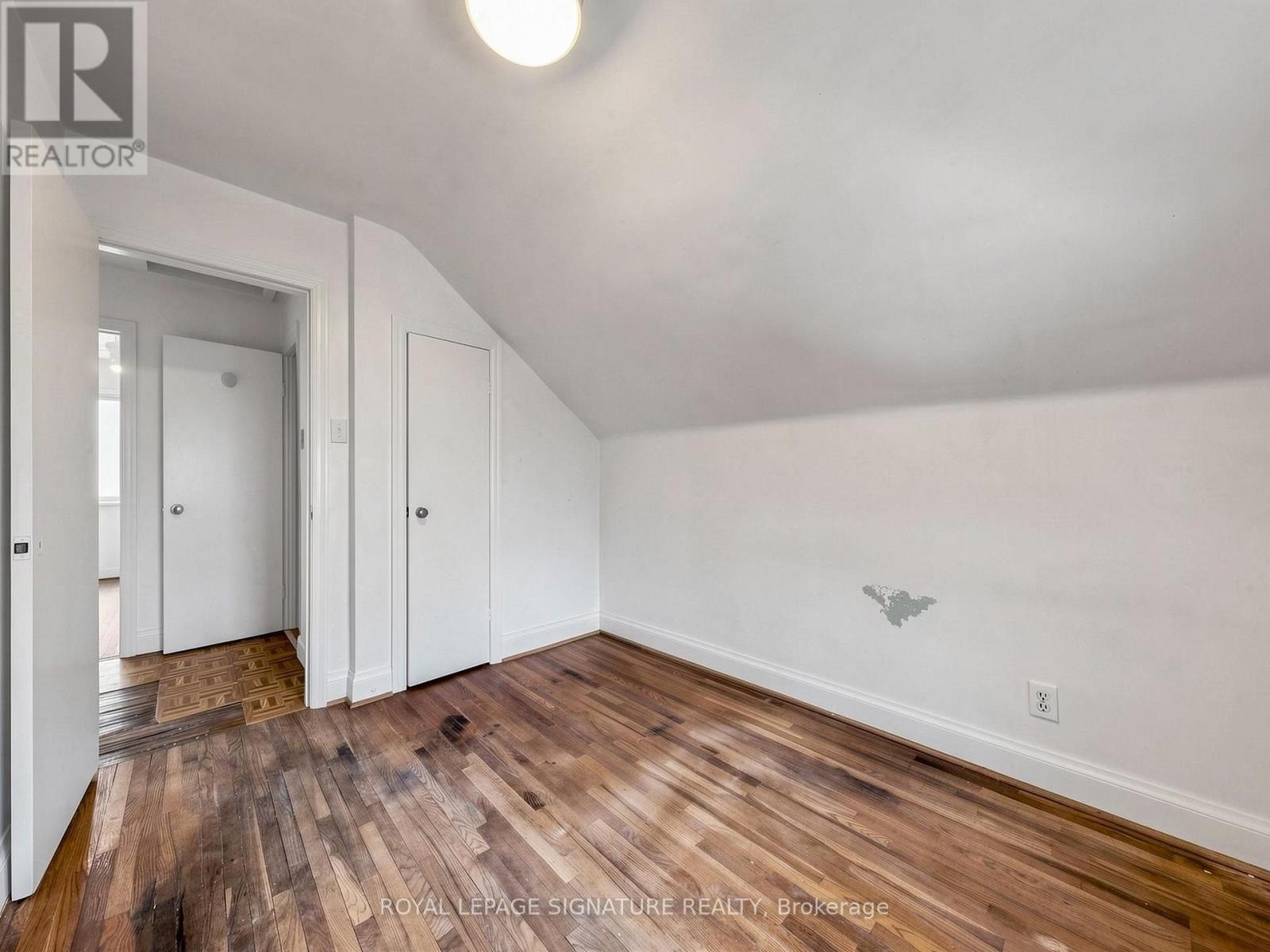 18 Dunraven Drive, Toronto, Ontario  M6M 1H1 - Photo 16 - W13599898