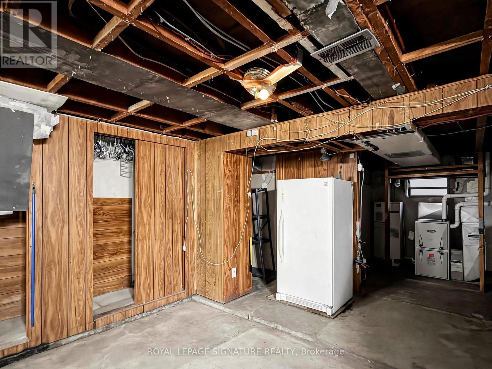 18 Dunraven Drive, Toronto, Ontario  M6M 1H1 - Photo 20 - W13599898