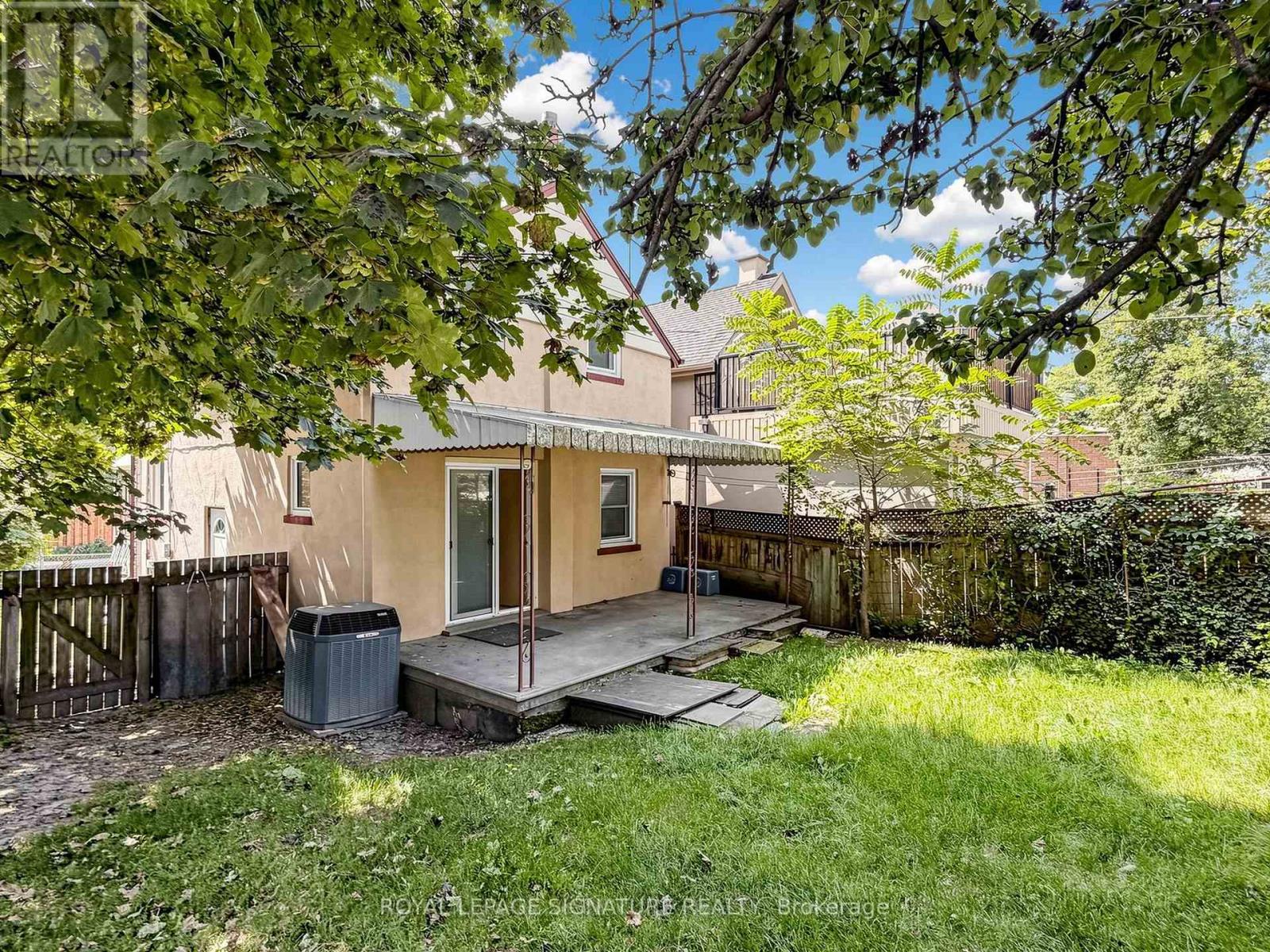 18 Dunraven Drive, Toronto, Ontario  M6M 1H1 - Photo 24 - W13599898
