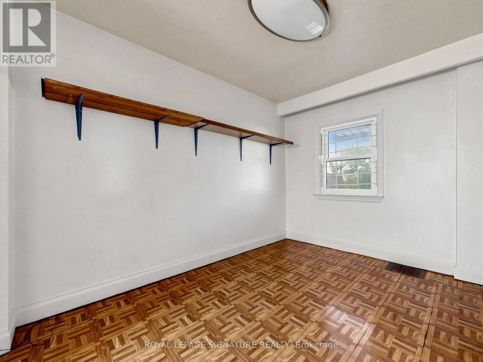 18 Dunraven Drive, Toronto, Ontario  M6M 1H1 - Photo 7 - W13599898
