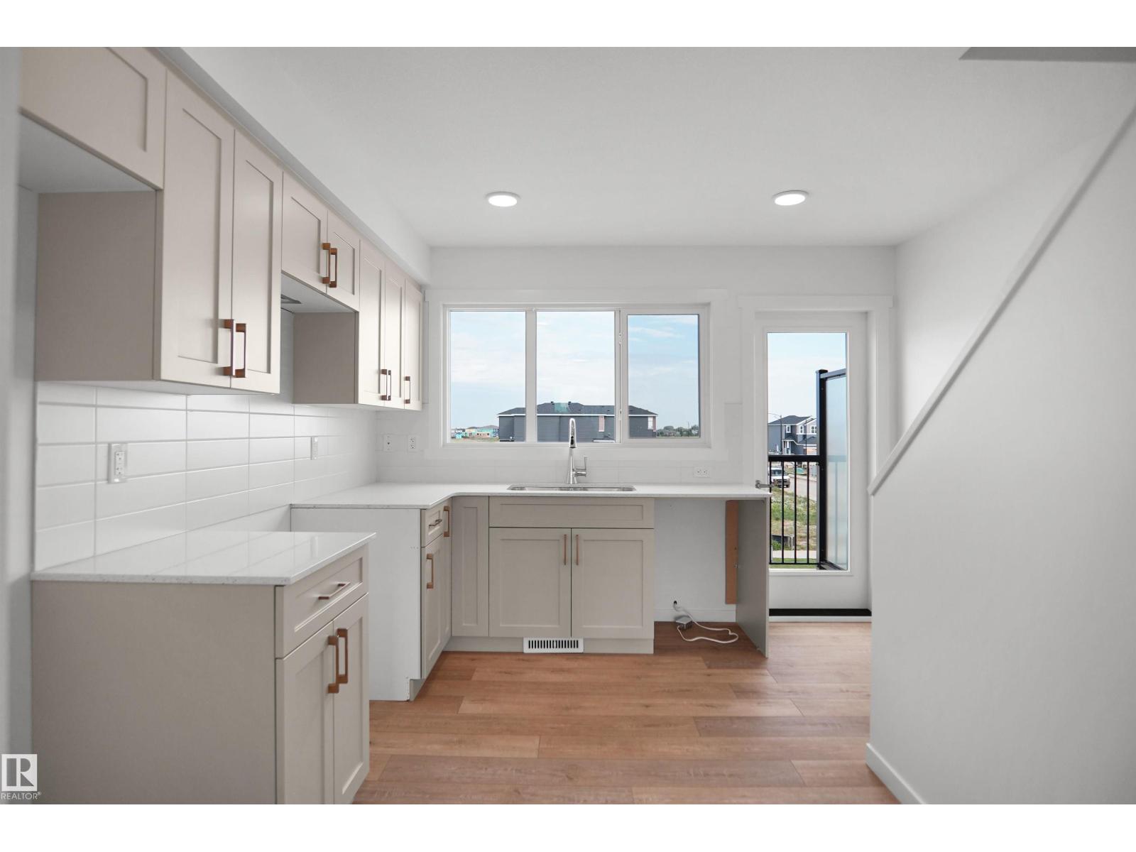 7060 Rosenthal Dr NW, Edmonton, Alberta  T5T 7N6 - Photo 10 - E4503125