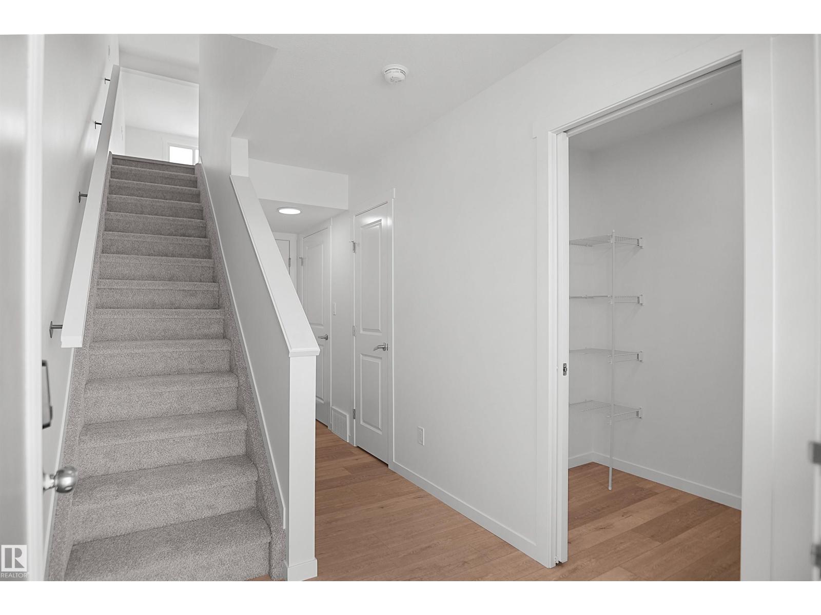 7060 Rosenthal Dr NW, Edmonton, Alberta  T5T 7N6 - Photo 2 - E4503125