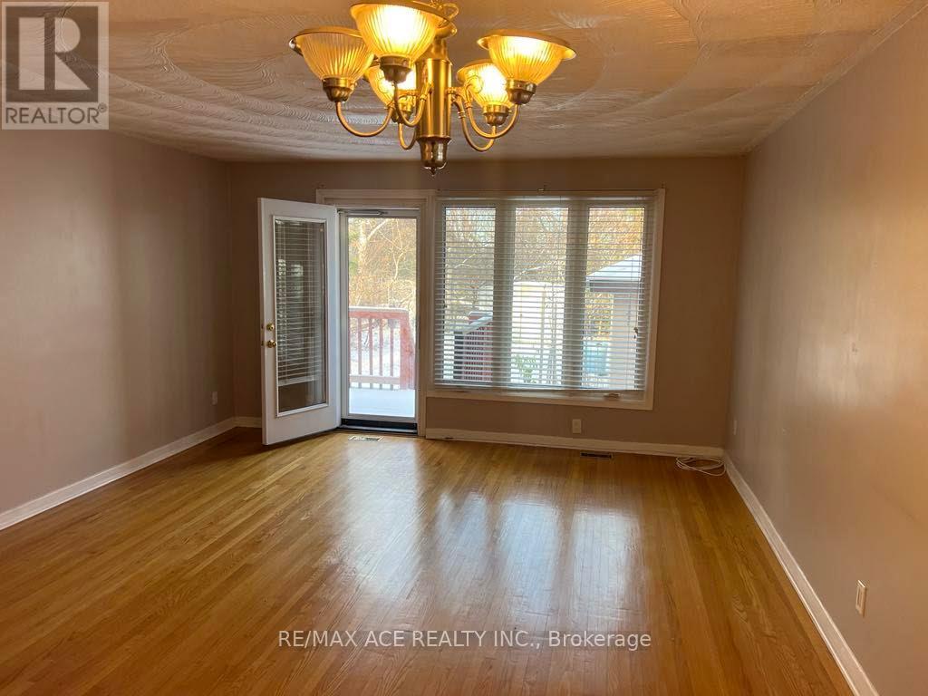 Main - 26 Oakridge Drive, Toronto, Ontario  M1M 2A4 - Photo 2 - E13703586