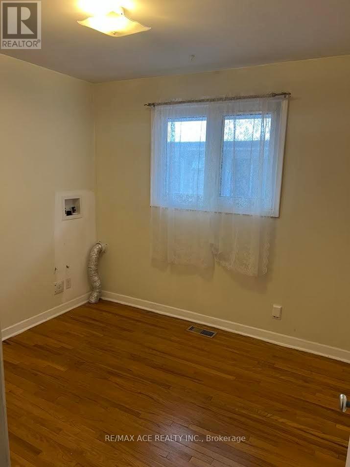 Main - 26 Oakridge Drive, Toronto, Ontario  M1M 2A4 - Photo 6 - E13703586