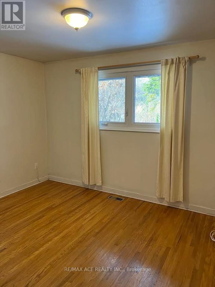 Main - 26 Oakridge Drive, Toronto, Ontario  M1M 2A4 - Photo 7 - E13703586