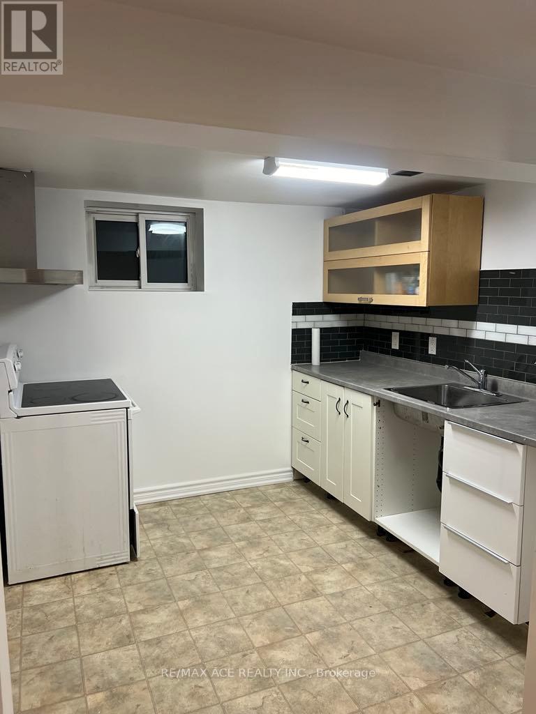 Bsmt - 26 Oakridge Drive, Toronto, Ontario  M1M 2A4 - Photo 4 - E13703602