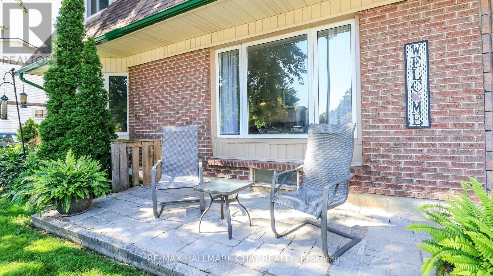32 Wilde Place, Barrie, Ontario  L4N 4W7 - Photo 5 - S13703554