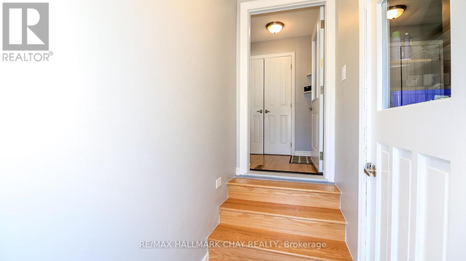 32 Wilde Place, Barrie, Ontario  L4N 4W7 - Photo 6 - S13703554