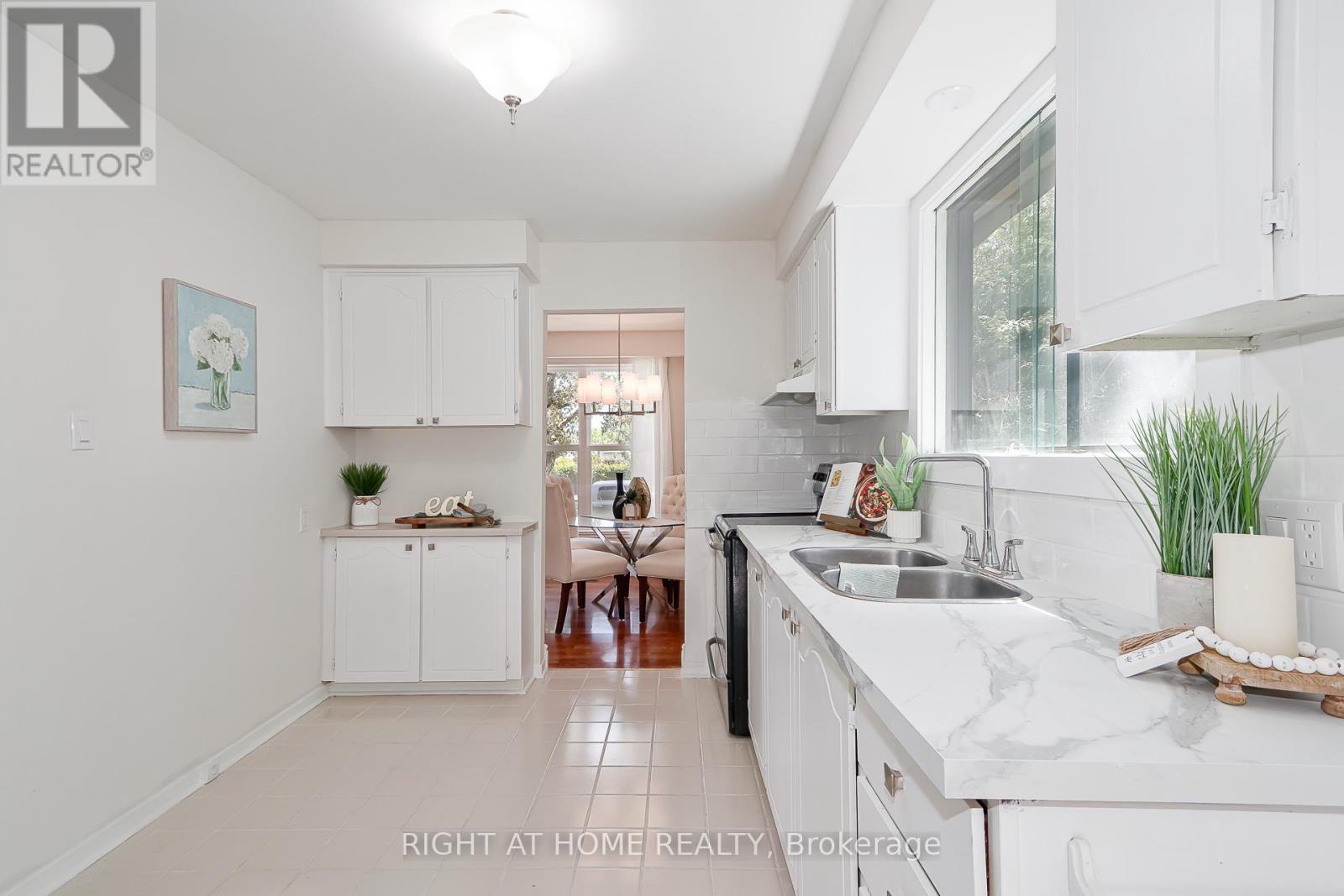 1059 Glen Mhor Crescent, Midland, Ontario  L4R 4P5 - Photo 12 - S13703630