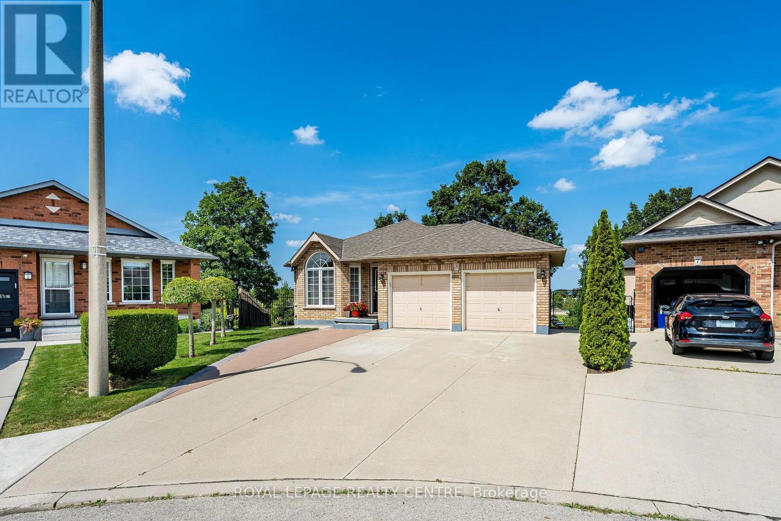 3 Vineberg Drive, Hamilton, Ontario  L9B 2P6 - Photo 2 - X13703544