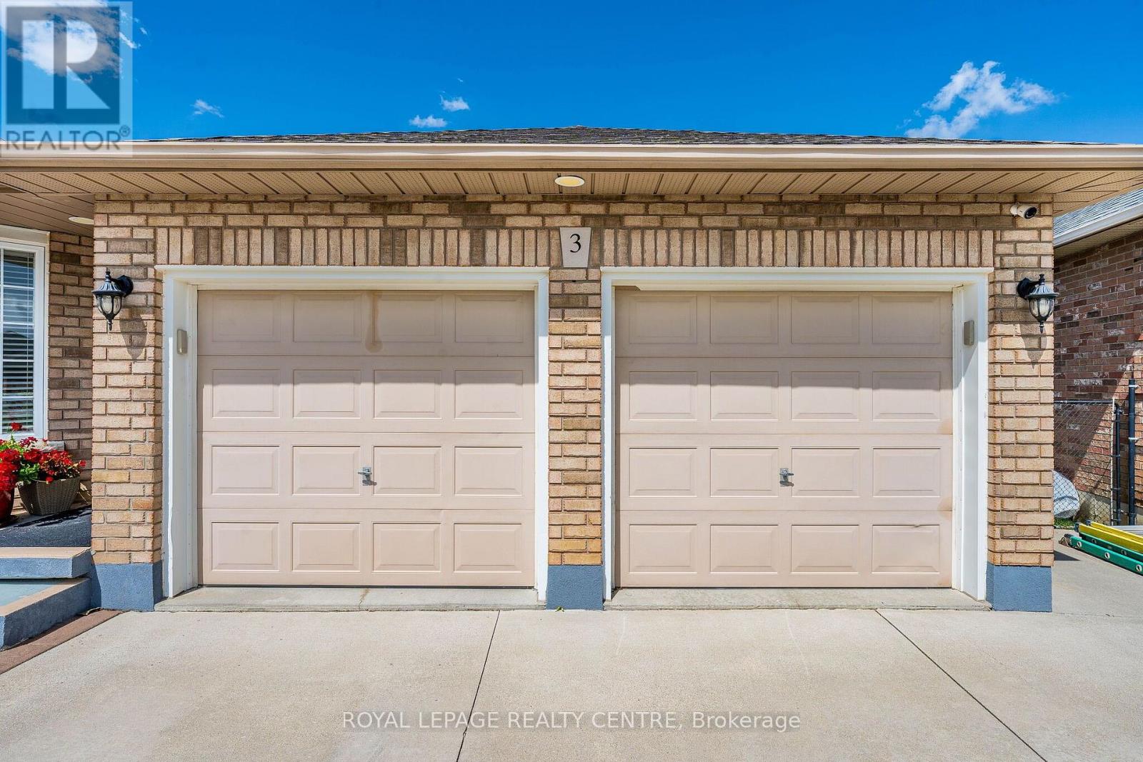 3 Vineberg Drive, Hamilton, Ontario  L9B 2P6 - Photo 5 - X13703544