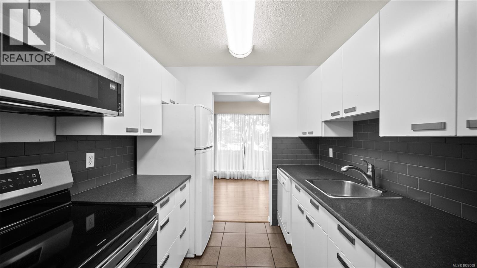 118 1009 Mckenzie Ave, Saanich, British Columbia V8X 4B1 - Photo 1 - 1038009