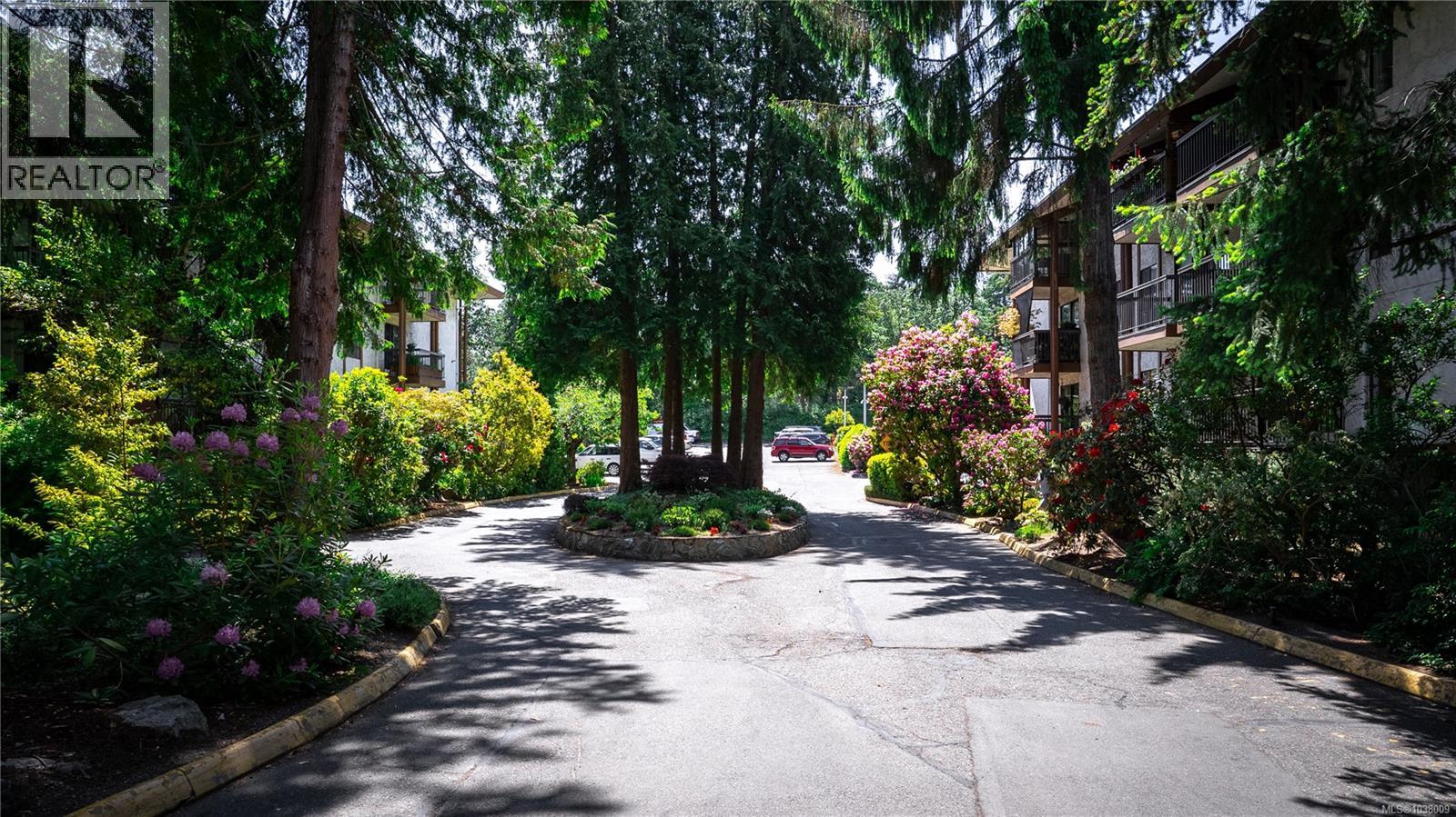 118 1009 Mckenzie Ave, Saanich, British Columbia V8X 4B1 - Photo 2 - 1038009