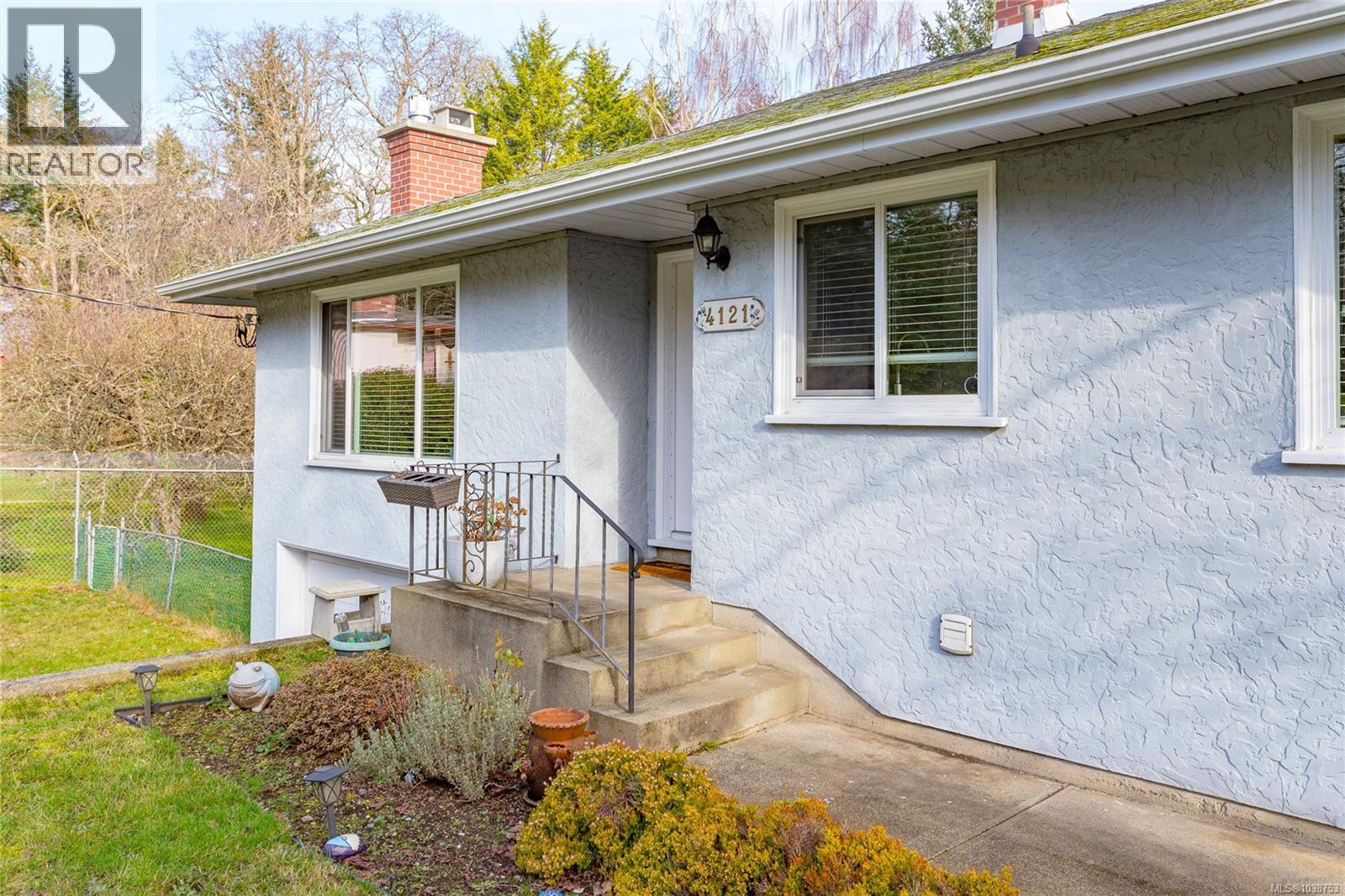 4121 Quadra St, Saanich, British Columbia  V8X 1L1 - Photo 3 - 1038753