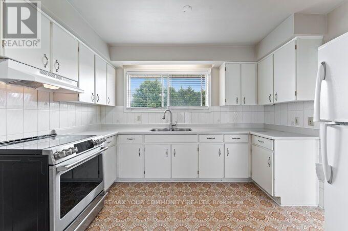 225 16th Avenue, Richmond Hill, Ontario  L4C 7A6 - Photo 12 - N13587544