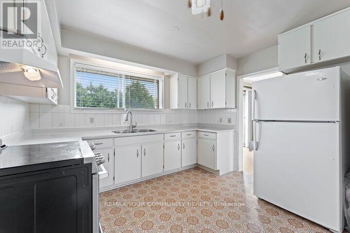 225 16th Avenue, Richmond Hill, Ontario  L4C 7A6 - Photo 13 - N13587544