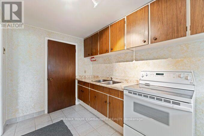 225 16th Avenue, Richmond Hill, Ontario  L4C 7A6 - Photo 27 - N13587544