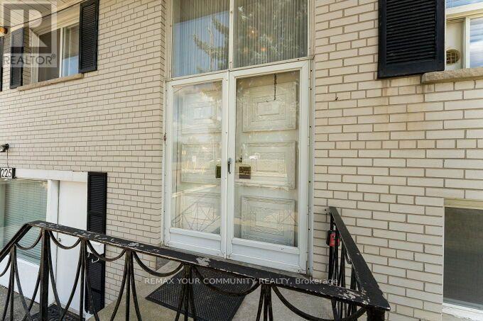 225 16th Avenue, Richmond Hill, Ontario  L4C 7A6 - Photo 4 - N13587544