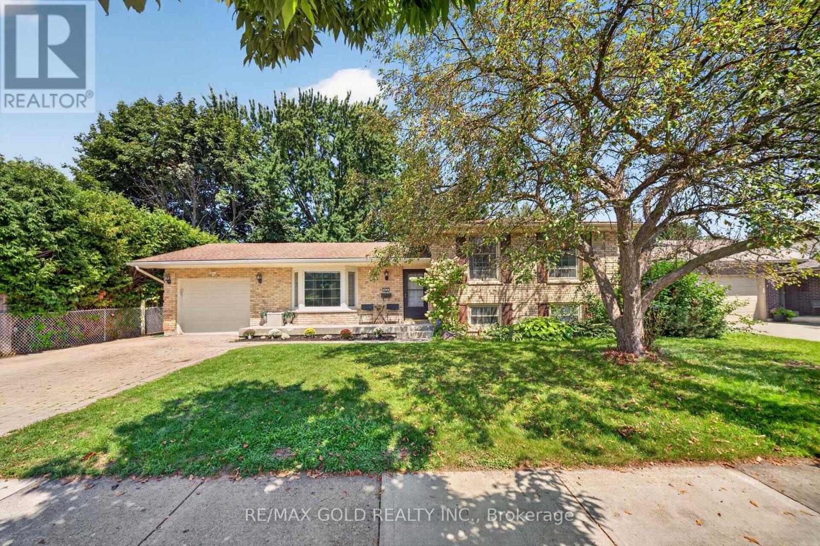 670 GRENFELL DRIVE, London North, Ontario