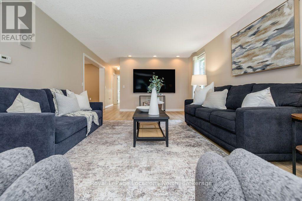 77 Pennsylvania Avenue, Wasaga Beach, Ontario  L9Z 3A8 - Photo 13 - S13703718