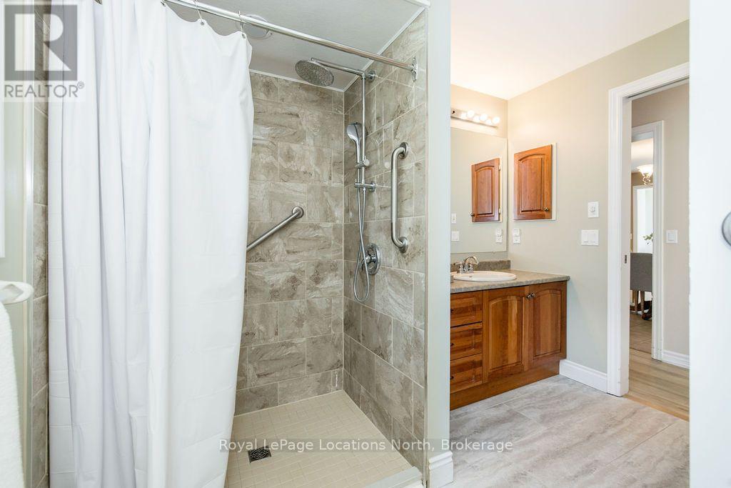 77 Pennsylvania Avenue, Wasaga Beach, Ontario  L9Z 3A8 - Photo 15 - S13703718