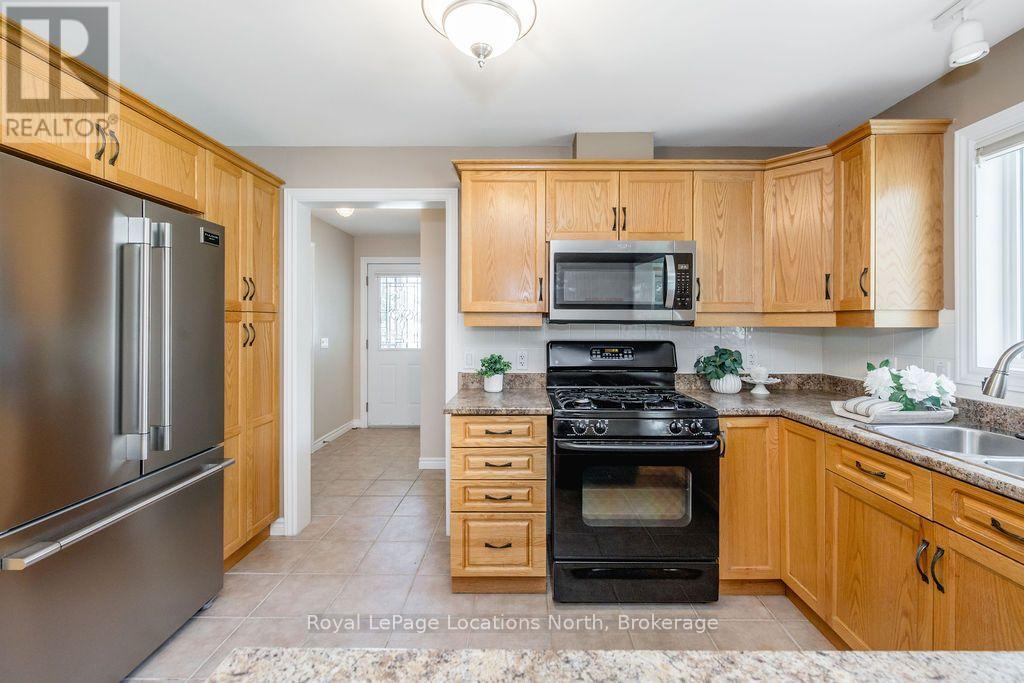 77 Pennsylvania Avenue, Wasaga Beach, Ontario  L9Z 3A8 - Photo 6 - S13703718