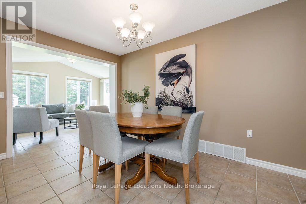 77 Pennsylvania Avenue, Wasaga Beach, Ontario  L9Z 3A8 - Photo 8 - S13703718