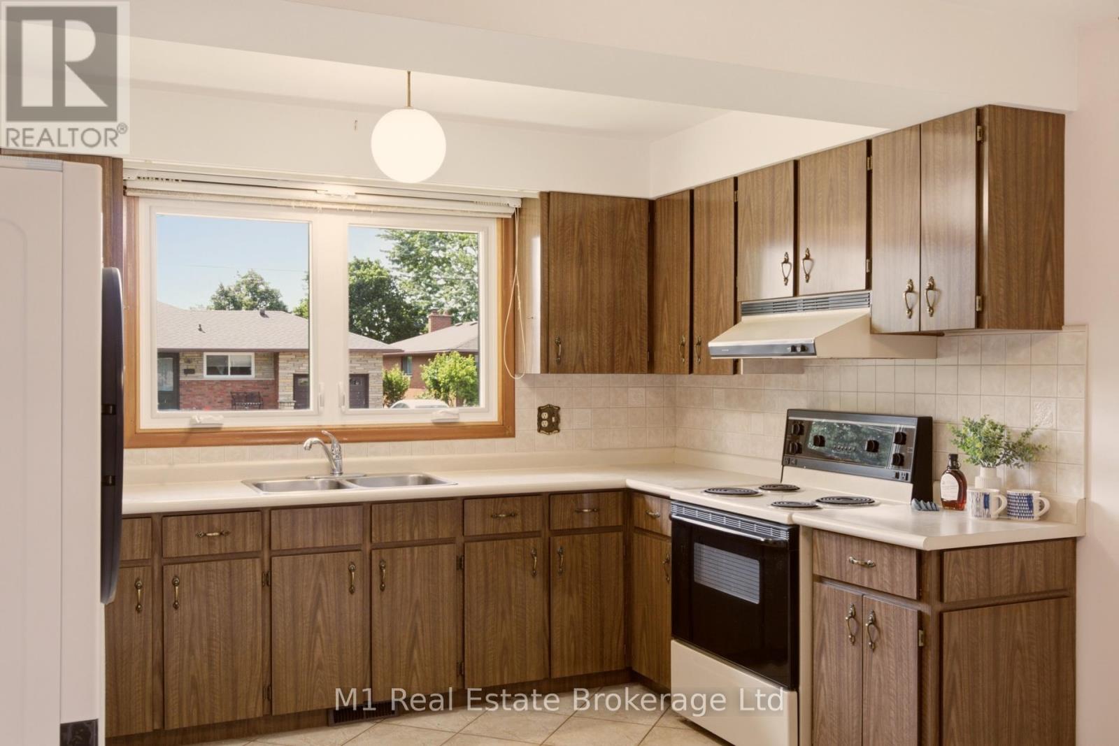 27 Palermo Crescent, Guelph (Grange Road), Ontario  N1E 2J8 - Photo 16 - X13703738