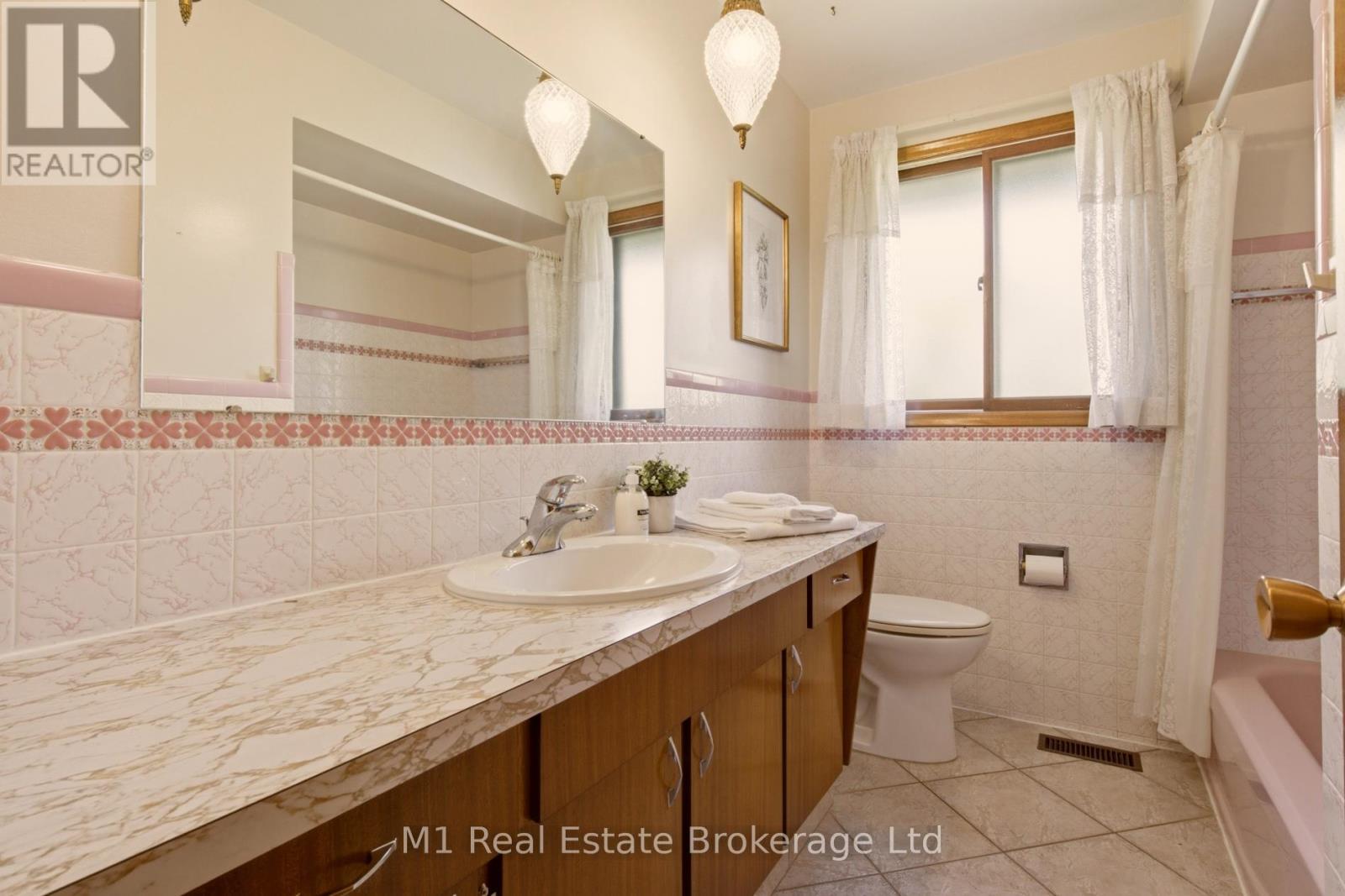 27 Palermo Crescent, Guelph (Grange Road), Ontario  N1E 2J8 - Photo 21 - X13703738