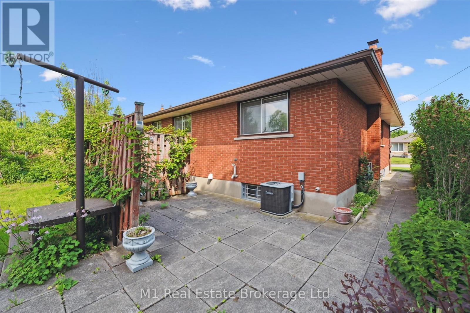 27 Palermo Crescent, Guelph (Grange Road), Ontario  N1E 2J8 - Photo 39 - X13703738