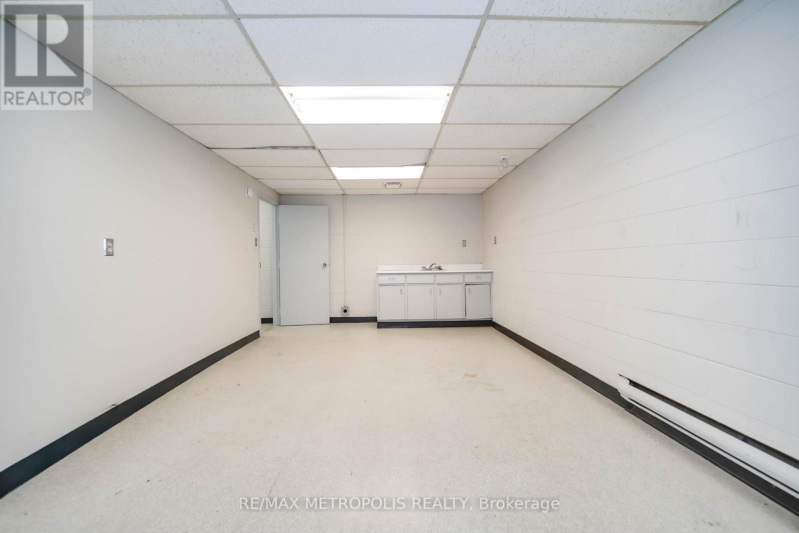 1 - 21 Essa Road, Barrie, Ontario  L4N 3K4 - Photo 42 - S13703758