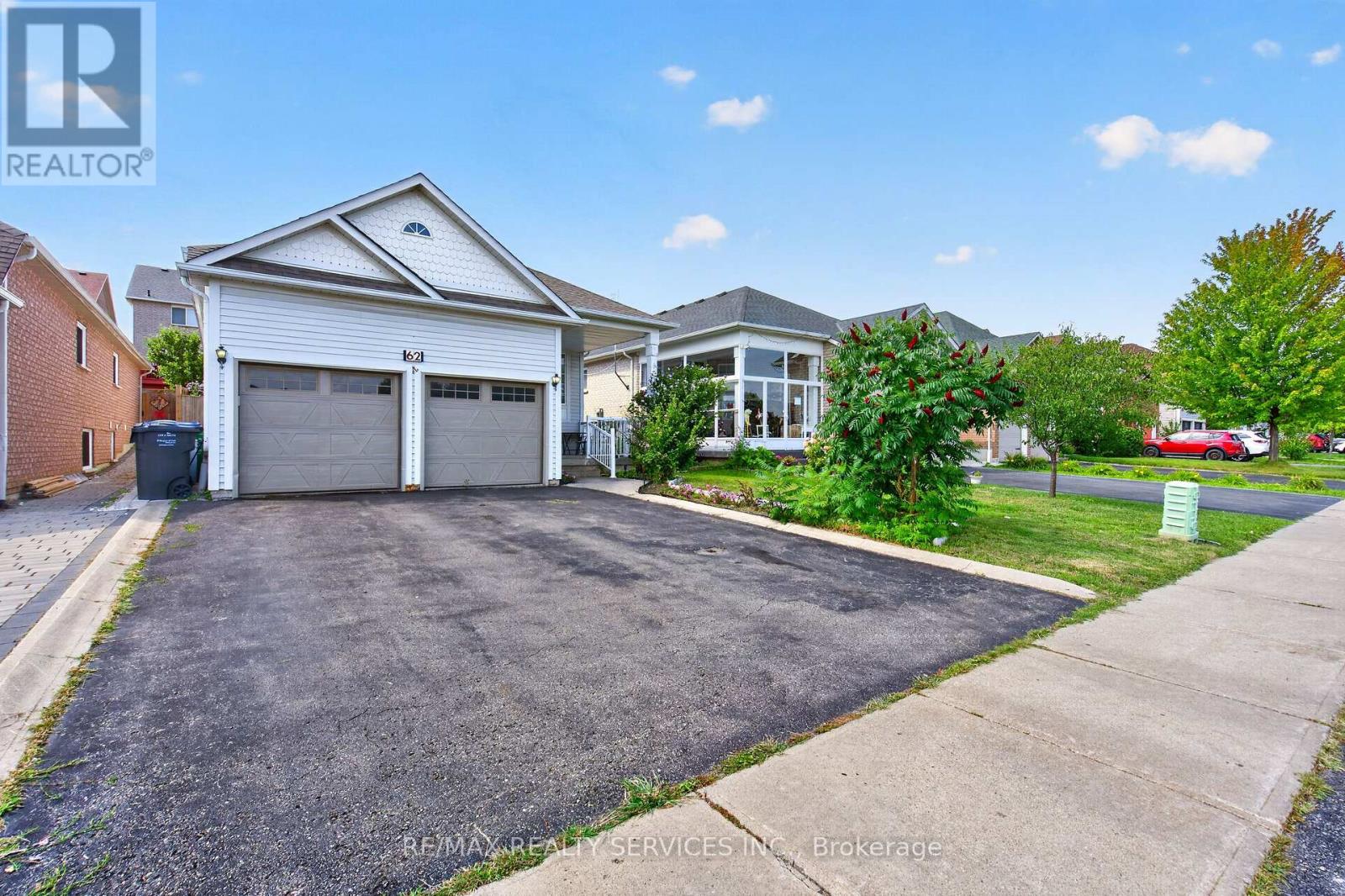 62 Fletchers Creek Boulevard, Brampton, Ontario  L6X 4T1 - Photo 3 - W13703700