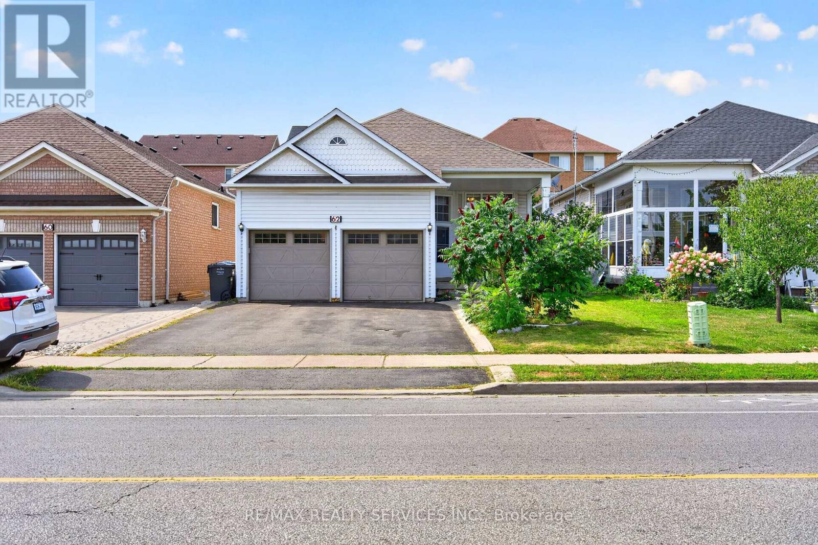 62 Fletchers Creek Boulevard, Brampton, Ontario  L6X 4T1 - Photo 5 - W13703700