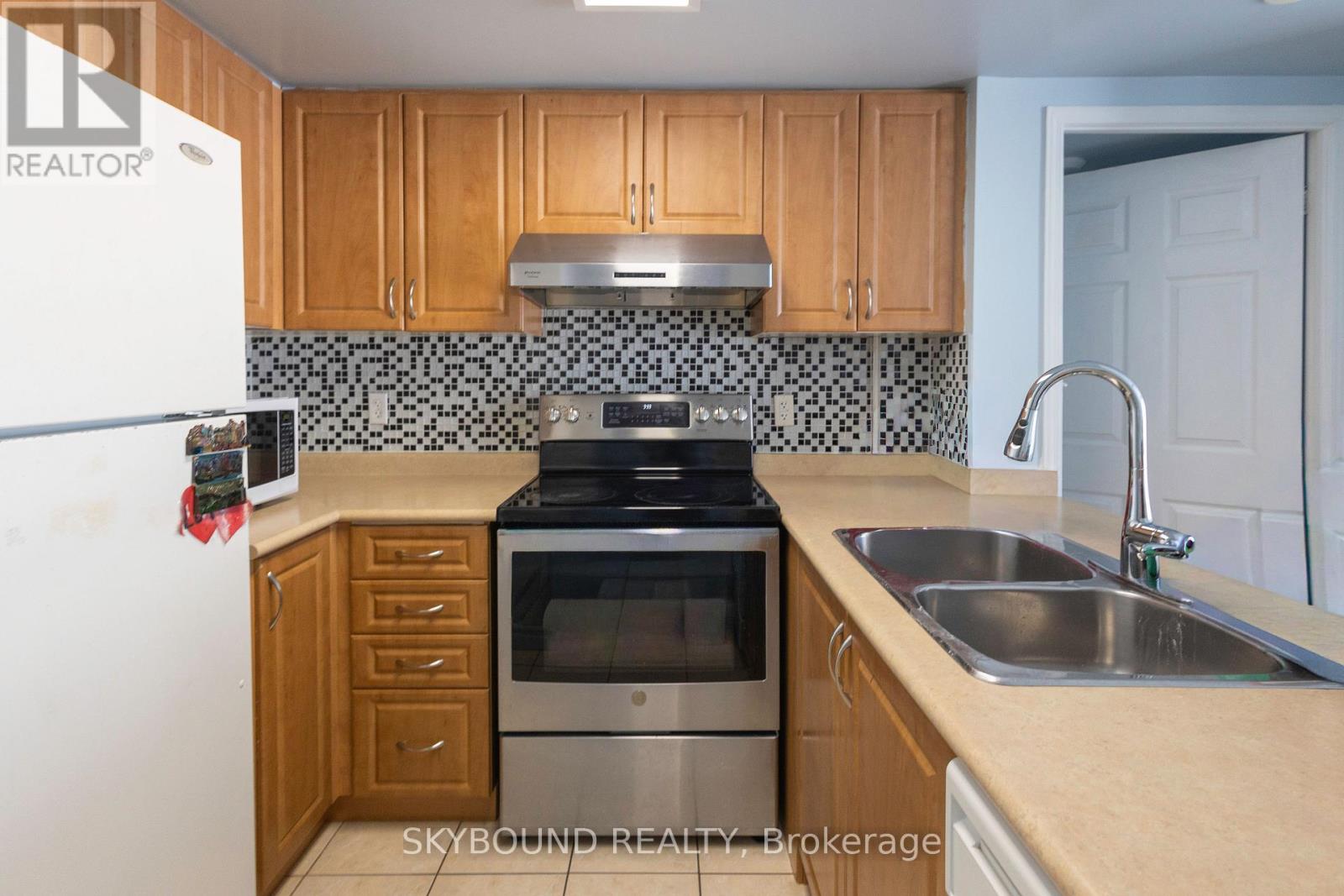 2033 - 3043 Finch Avenue W, Toronto, Ontario  M9M 0A4 - Photo 2 - W13703702