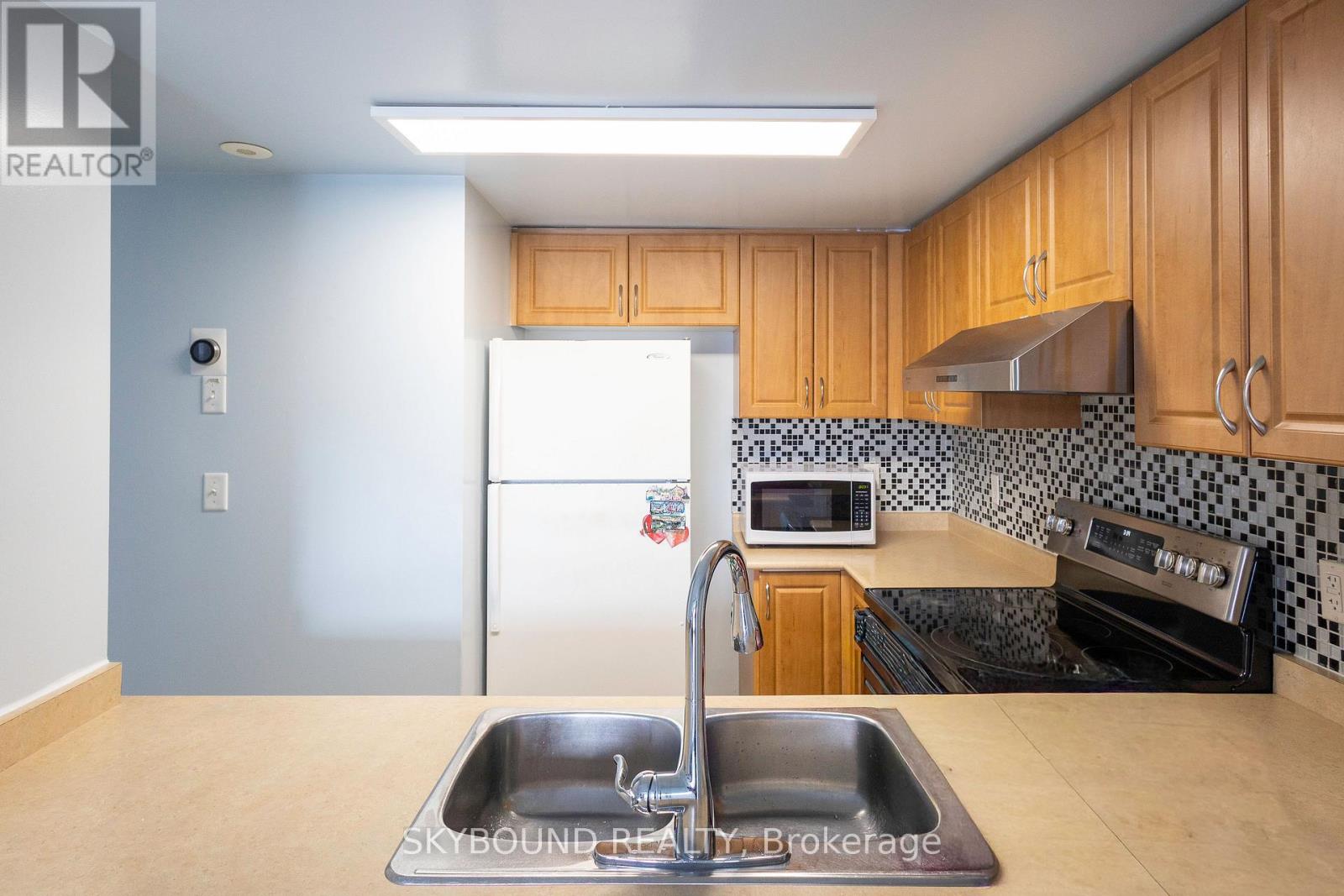 2033 - 3043 Finch Avenue W, Toronto, Ontario  M9M 0A4 - Photo 3 - W13703702