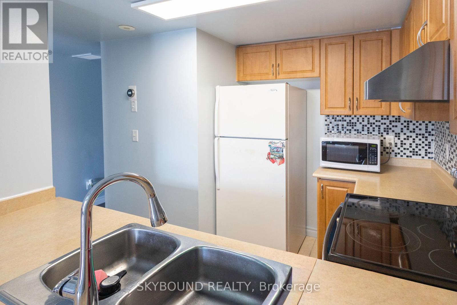 2033 - 3043 Finch Avenue W, Toronto, Ontario  M9M 0A4 - Photo 4 - W13703702