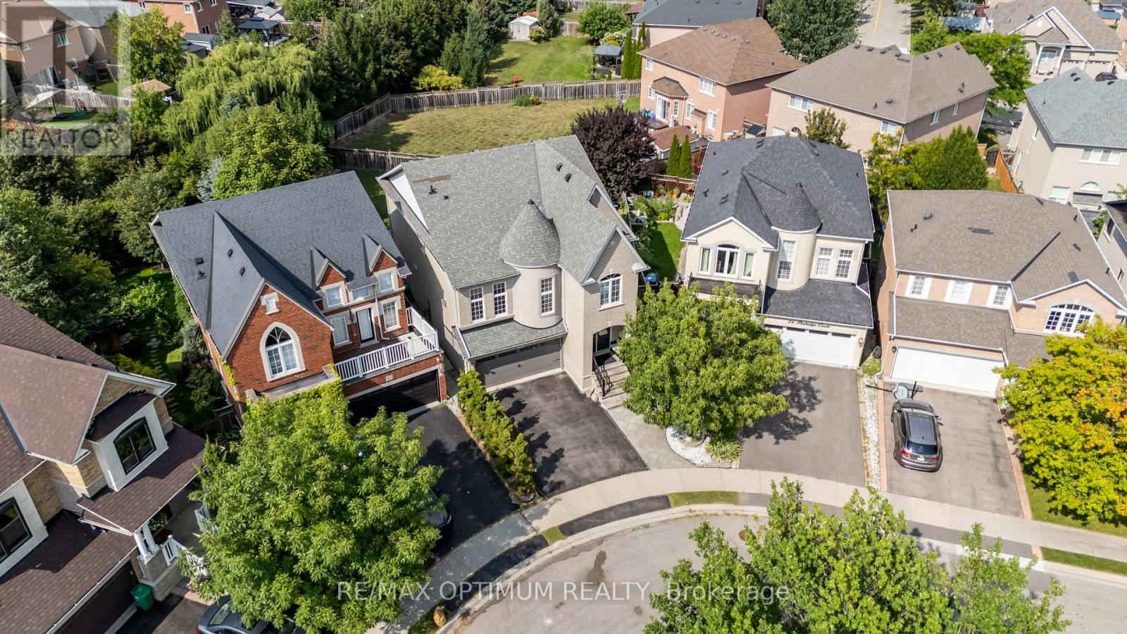 82 Penbridge Circle, Brampton, Ontario  L7A 2R1 - Photo 3 - W13703736