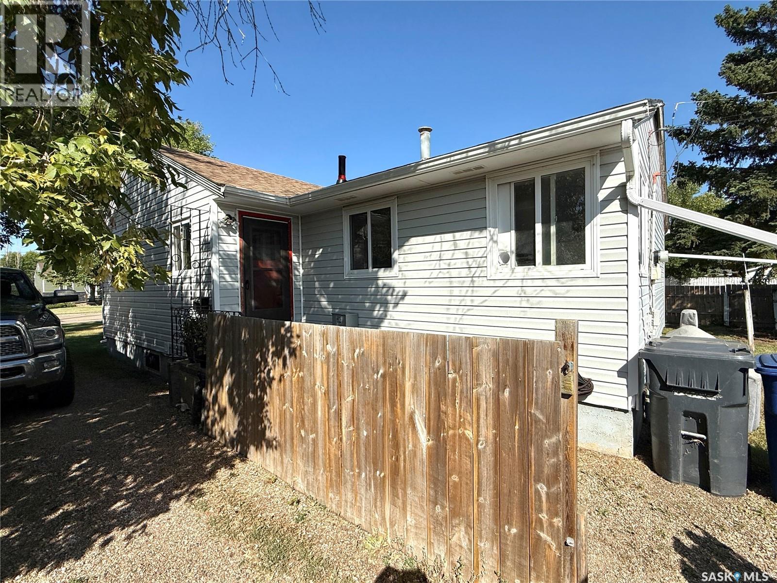 301 26th Street W, Battleford, Saskatchewan  S0M 0E0 - Photo 4 - SK046381